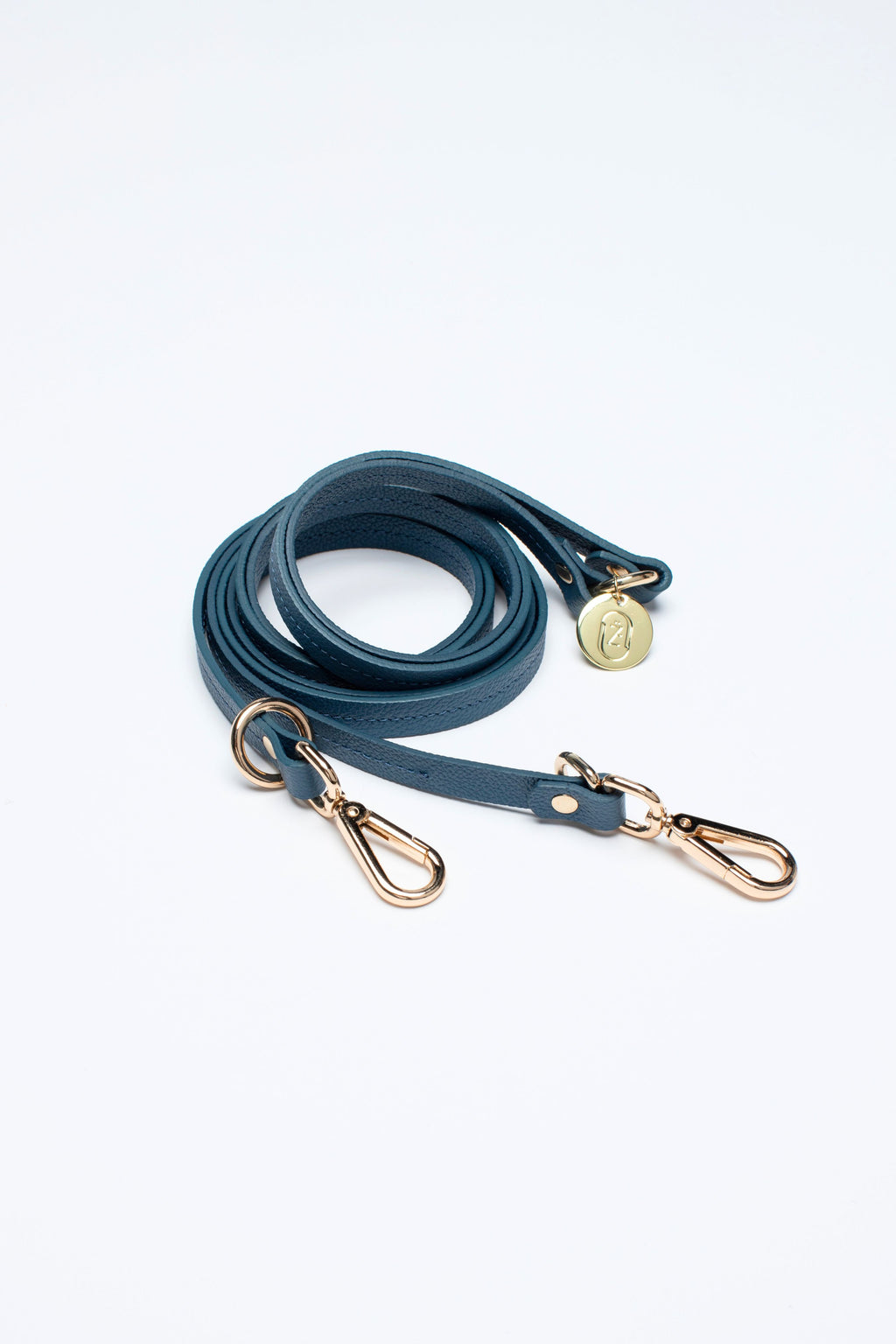 LEATHER CROSSBODY LEASH IN NAVY