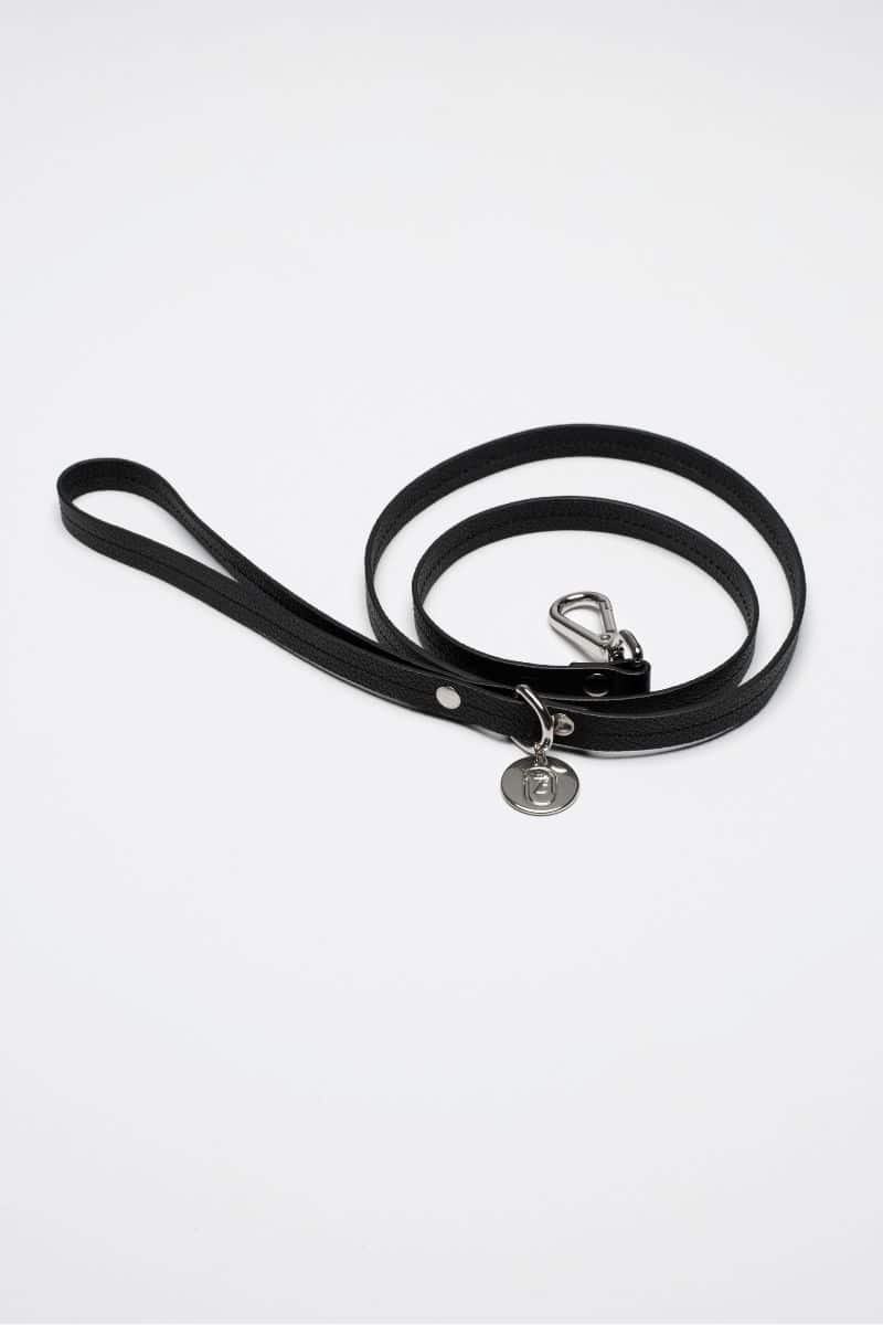 LEATHER LEASH IN MIDNIGHT BLACK