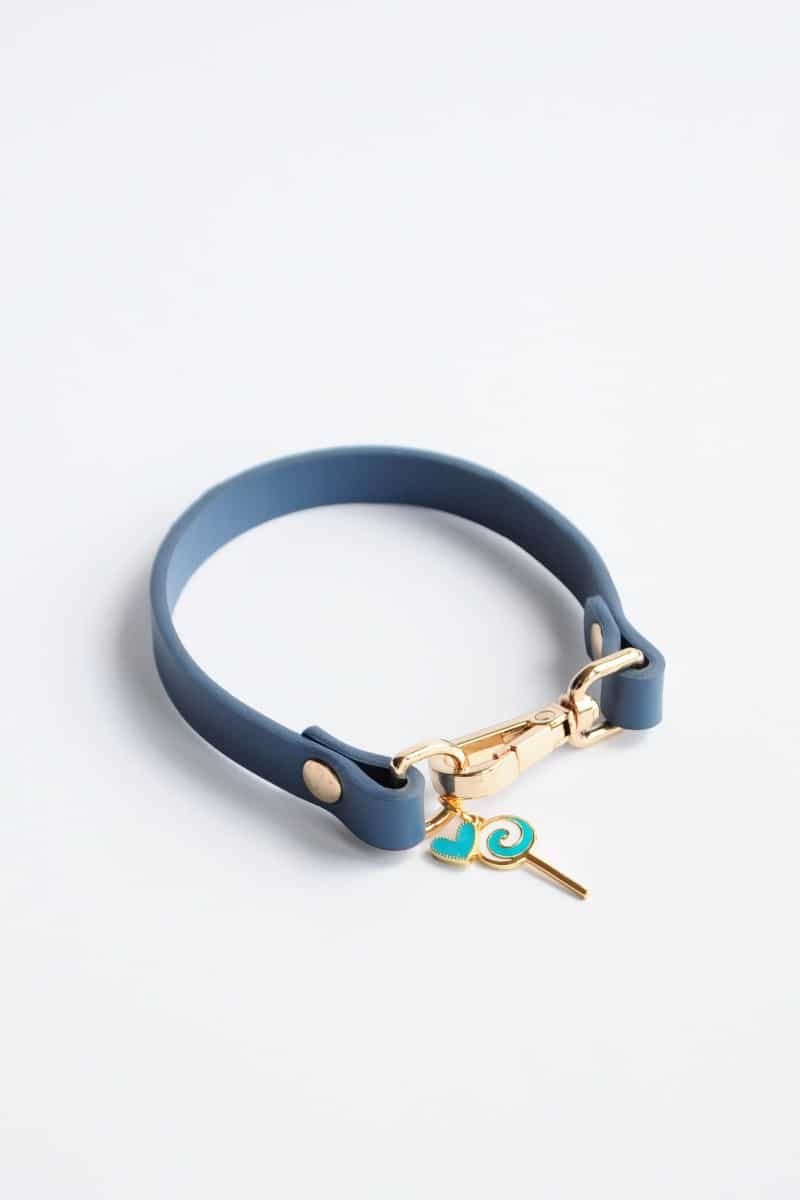 CHARM COLLAR IN NAVY