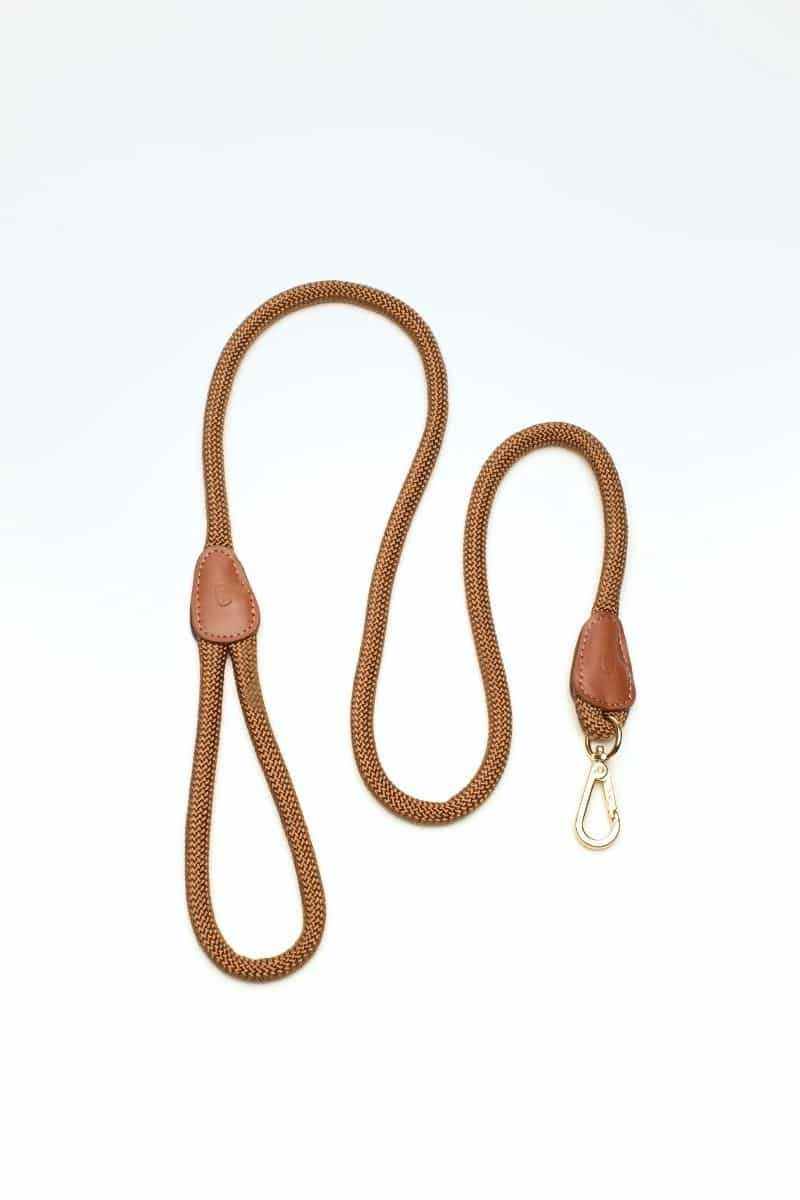LOOP LEASH IN CARAMEL BROWN
