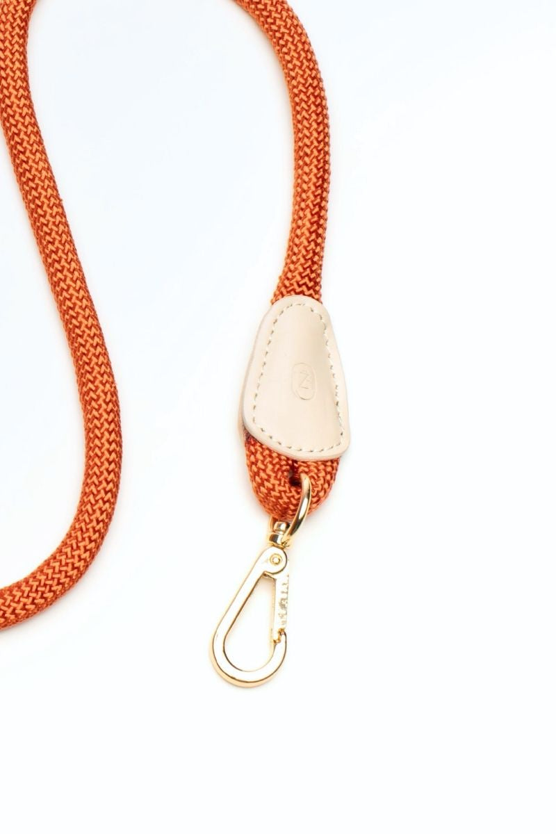 LOOP LEASH IN RUSTY ORANGE