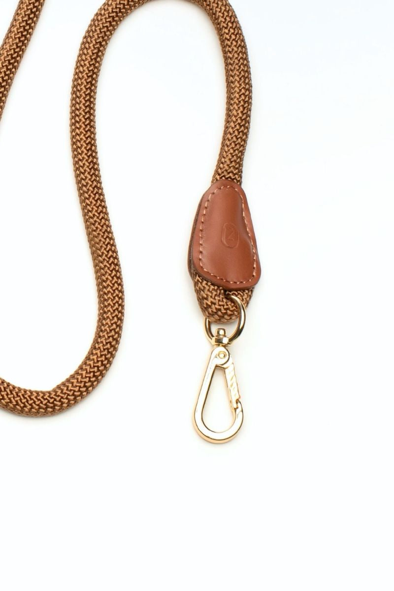 LOOP LEASH IN CARAMEL BROWN